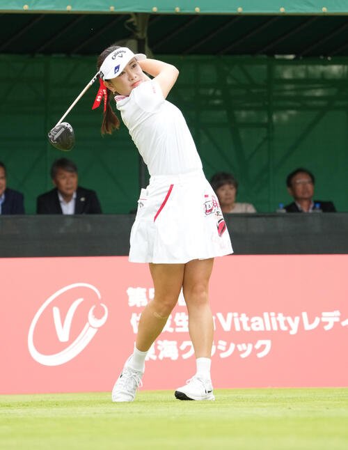 住友生命レディス東海C｢1日目｣　　1番、ティーショットを放つ河本結(撮影･森本幸一)