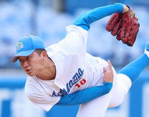 東洋大対青学大　先発し力投する青学大･鈴木泰成(撮影･増田悦実)