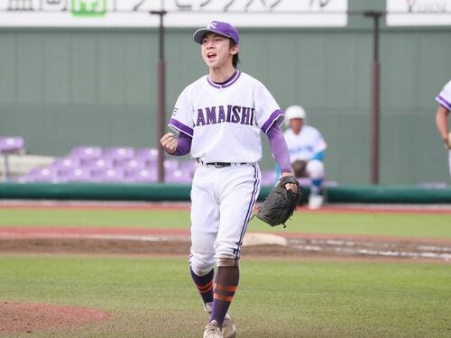 釜石対高田　7回を無失点に抑え喜ぶ釜石･佐久間優希投手(撮影･高橋香奈)