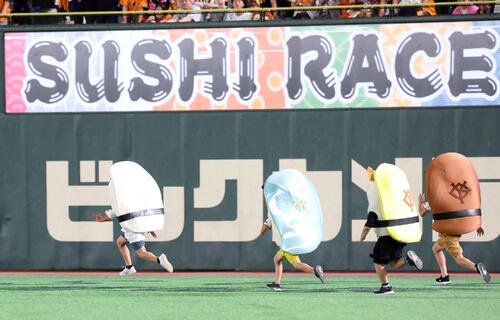 巨人対中日　すしレースはイカの圧勝(撮影･浅見桂子)