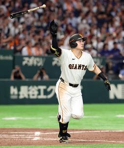 巨人対中日　9回裏巨人1死一塁、泉口友汰はサヨナラ2点本塁打を放つ(撮影･浅見桂子)
