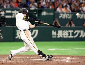 巨人対中日　9回裏巨人1死一塁、泉口友汰はサヨナラ2点本塁打を放つ(撮影･浅見桂子)