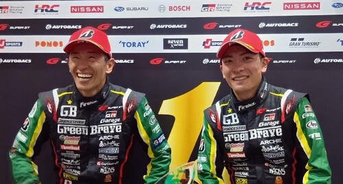 吉田広樹(左)、野中誠太(26年8月撮影)