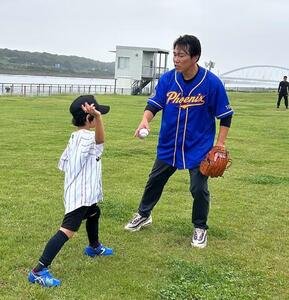 ｢スポーツを、みんなで楽しもう！海の森ベースポールフェスタ｣で野球教室を行った井端弘和氏