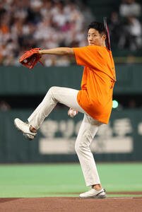 セレモニアルピッチに登場した松岡修造(撮影･浅見桂子)