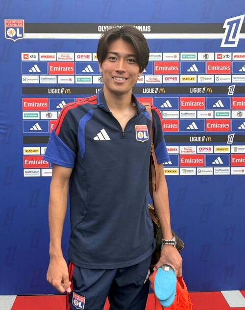 試合後、取材に応じたリヨンMF中村敬斗(撮影･松本愛香通信員)