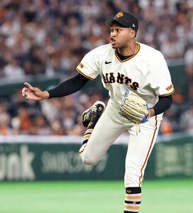 巨人対ヤクルト　9回表ヤクルトの攻撃を抑えたライデル･マルティネス(撮影･浅見桂子)