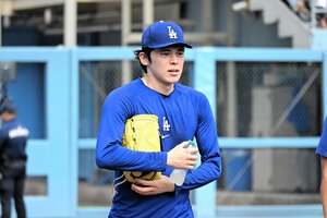 先発から救援への配置転換が決まったドジャースの佐々木朗希=ドジャースタジアム、大宮慎次朗撮影
