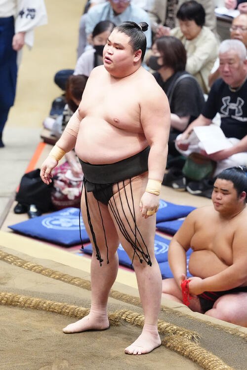 碇潟を突き落としで破った旭富士(撮影･江口和貴)
