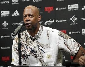 A東京対琉球　A東京に敗れ会見を行う琉球アンソニー･マクヘンリーコーチ(撮影･小島史椰)