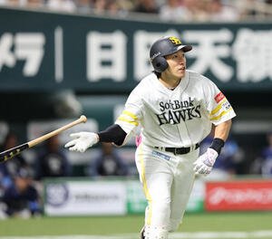 ソフトバンク対西武　7回裏ソフトバンク2死一、三塁、柳田悠岐は右越えに勝ち越し3点本塁打を放つ(撮影･梅根麻紀)
