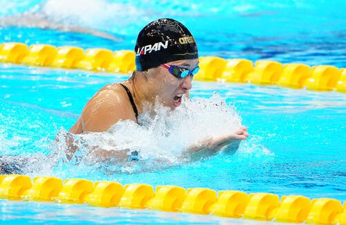 女子100メートル平泳ぎ予選　力泳する鈴木聡美(撮影･鈴木みどり)