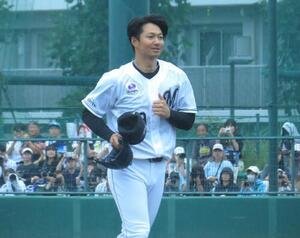 打者1人の登板を終え、ベンチに下がる唐川侑己