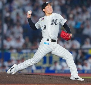 ロッテ対オリックス　9回表、ロッテ3番手で力投する石垣元気(撮影･垰建太)