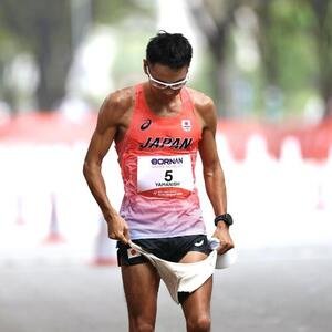 ハーフマラソン競歩　銀メダルとなり悔しさをあらわにする山西利和(撮影･宮地輝)