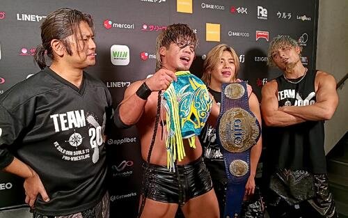 GHCジュニア防衛を果たしたカイ･フジムラ(左から2人目)と仲間のタダスケ(左端)、政岡純(左から3人目)、YO－HEY