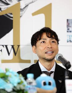 引退会見で笑みも浮かべ思い出を語る川崎F小林悠(撮影･浅見桂子)