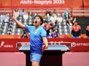男子団体決勝　中国を破り優勝を決めガッツポーズする松島輝空(撮影･滝沢徹郎)