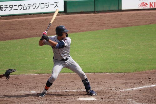 京大対立命大　京大戦で8回に適時左二塁打を放った西野啓也(撮影･佐藤妙月)