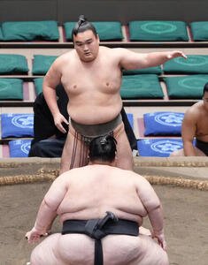 現役最後の取組に臨む朝阪神(撮影･小沢裕)