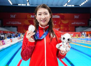 競泳の全日程を終え、笑顔で写真に納まる池江璃花子(撮影･鈴木みどり)