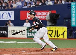 オリックス対ソフトバンク　3回表ソフトバンク2死一、三塁、近藤健介は適時打を放ち、、今季100打点に到達する(撮影･宮崎幸一)