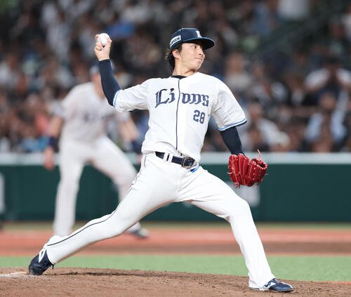 西武対ロッテ　西武4番手で登板し力投する森脇亮介(撮影･増田悦実)