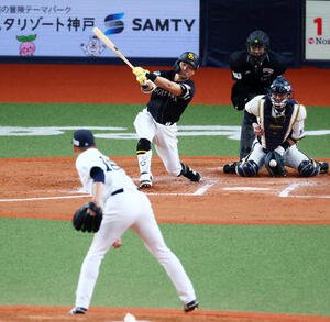 オリックス対ソフトバンク　9回表ソフトバンク無死、中村晃は平野佳寿のフォークボールに三振する(撮影･加藤哉)