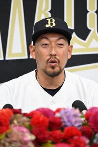 引退会見をするオリックス平野佳寿(撮影･和賀正仁)