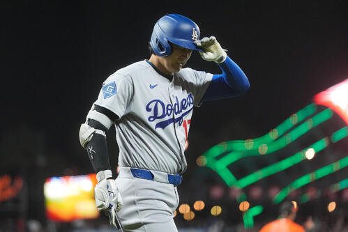 5回、三振に倒れたドジャース大谷(AP)