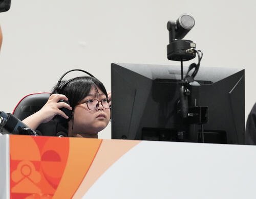 eスポーツ｢ぷよぷよ｣準々決勝　スタンバイする栗原悠輝(撮影･森本幸一)