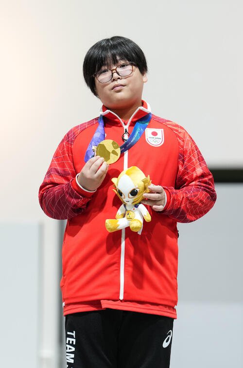 eスポーツ｢ぷよぷよ｣決勝　優勝し金メダルを獲得した栗原悠輝(撮影･森本幸一)