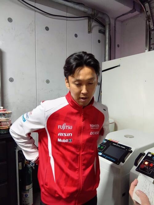 公式予選が中止になり残念がる中嶋一貴副会長(撮影･飯田玄)