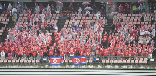 サッカー男子日本対北朝鮮　北朝鮮サポーター(撮影･森本幸一)