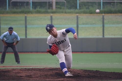 東大阪大柏原対履正社　東大阪大柏原戦に先発し完封勝利を挙げた履正社･上山篤慶(撮影･佐藤妙月)