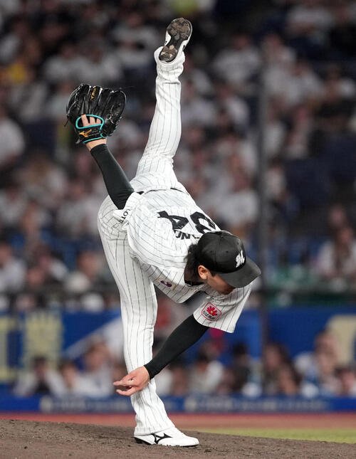 ロッテ対日本ハム　力投するロッテの先発高野脩汰(撮影･たえ見朱実)