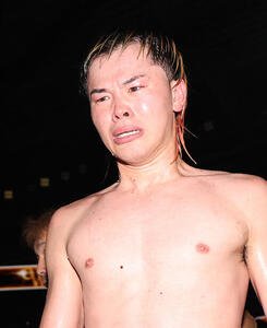井上拓真に12回判定負けを喫し、厳しい表情で引き揚げる那須川天心(撮影･河田真司)