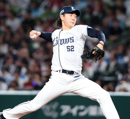 西武対楽天　8回表楽天の攻撃を抑えた篠原響く(撮影･浅見桂子)