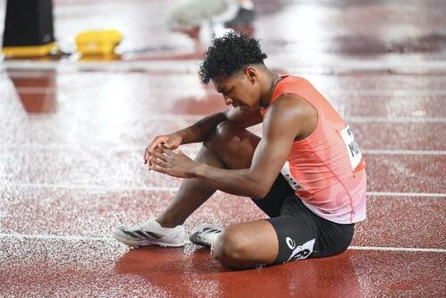 男子110メートルハードルで2位となり悔しがる村竹ラシッド(撮影･滝沢徹郎)