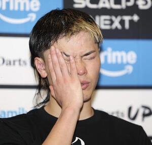 試合後の取材に応じる那須川天心(撮影･河田真司)