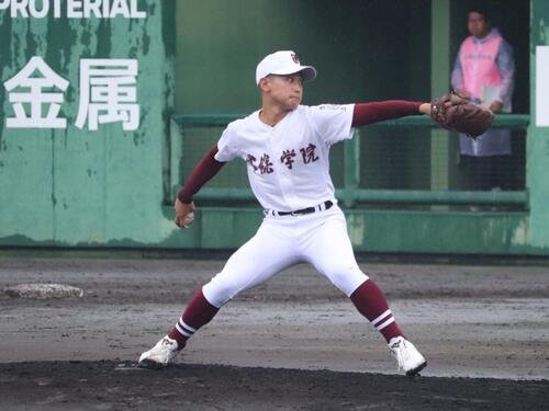 常総学院対藤代　常総学院、先発の高橋幸聖(撮影･保坂淑子)