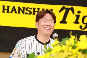 現役引退の記者会見する西勇輝(撮影･上山淳一)