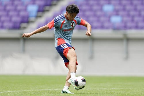 全体練習後にシュート練習を行う塩貝健人(撮影･前田充)