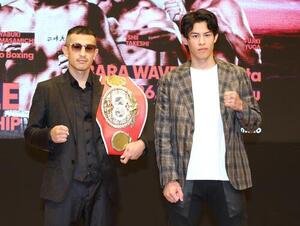 IBF世界フライ級タイトル戦に向け意気込む矢吹正道(左)と同日に8回戦を行う力石政法(撮影･黒川智章)