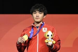 男子ボルダーで金メダルの安楽宙斗(撮影･滝沢徹郎)
