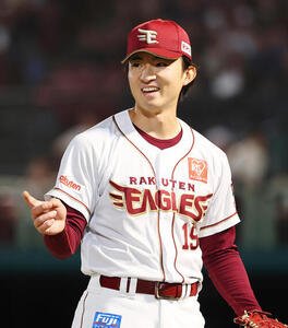 楽天対ロッテ　7回表を抑え笑顔をみせる楽天荘司康誠(撮影･野上伸悟)