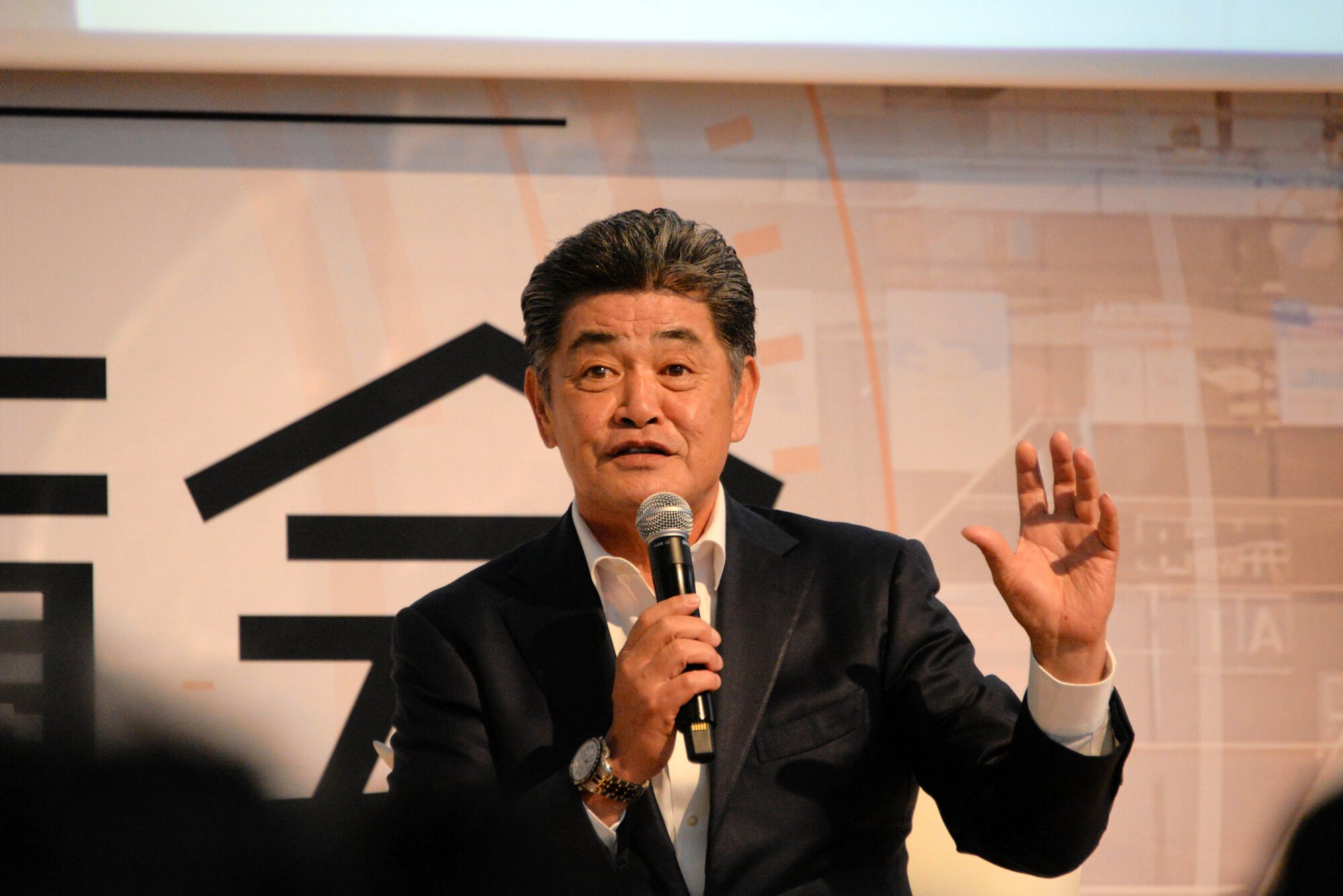 ｢AI博覧会｣で講演する福岡ソフトバンクホークス元監督の工藤公康さん=2026年10月1日午前10時22分、福岡市博多区、渡辺淳基撮影