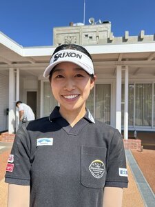 取材に応じる吉本ここね
