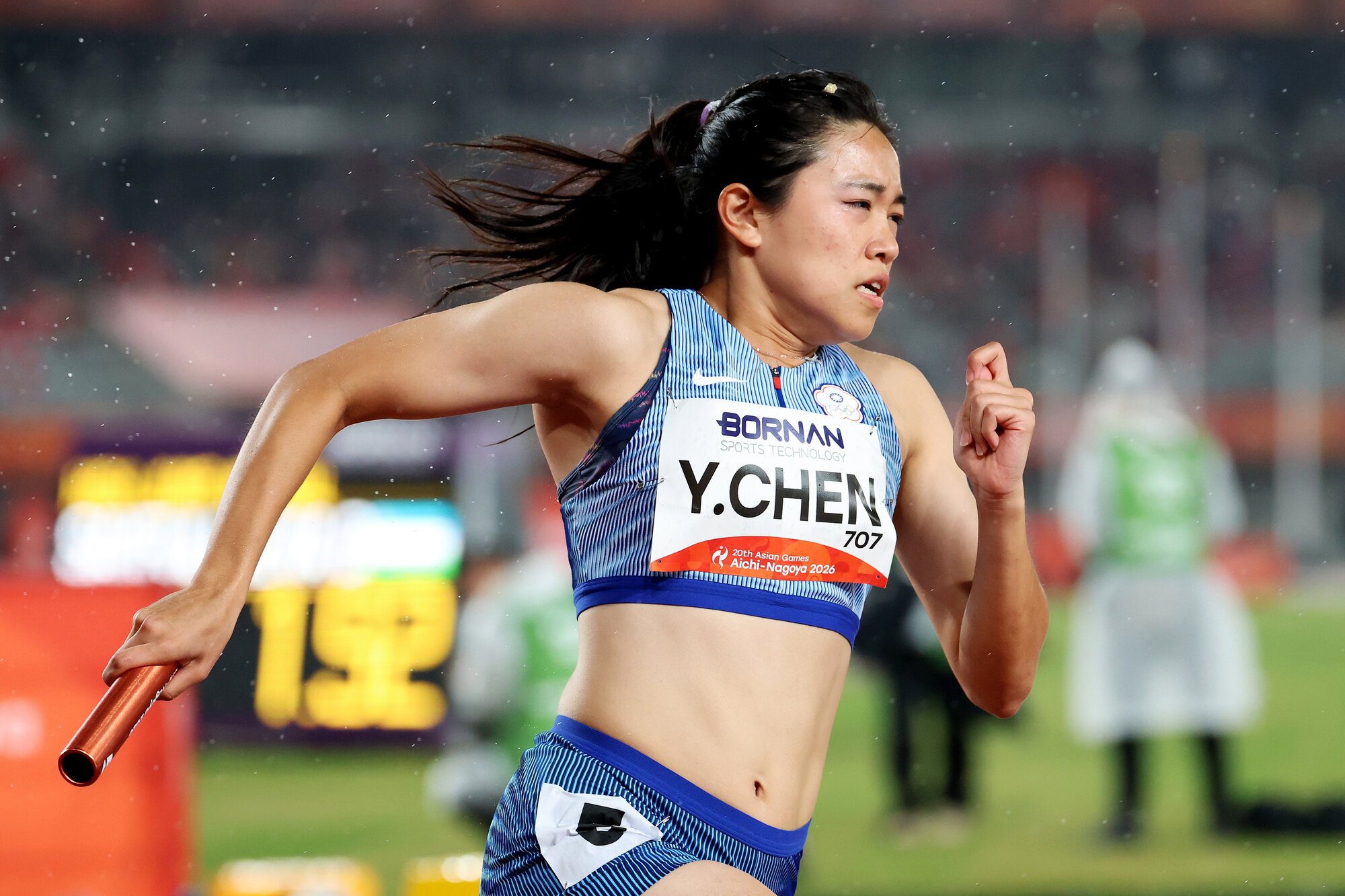 愛知･名古屋アジア大会　陸上の女子1600メートルリレーで力走する台湾の陳羿岑=内海日和撮影