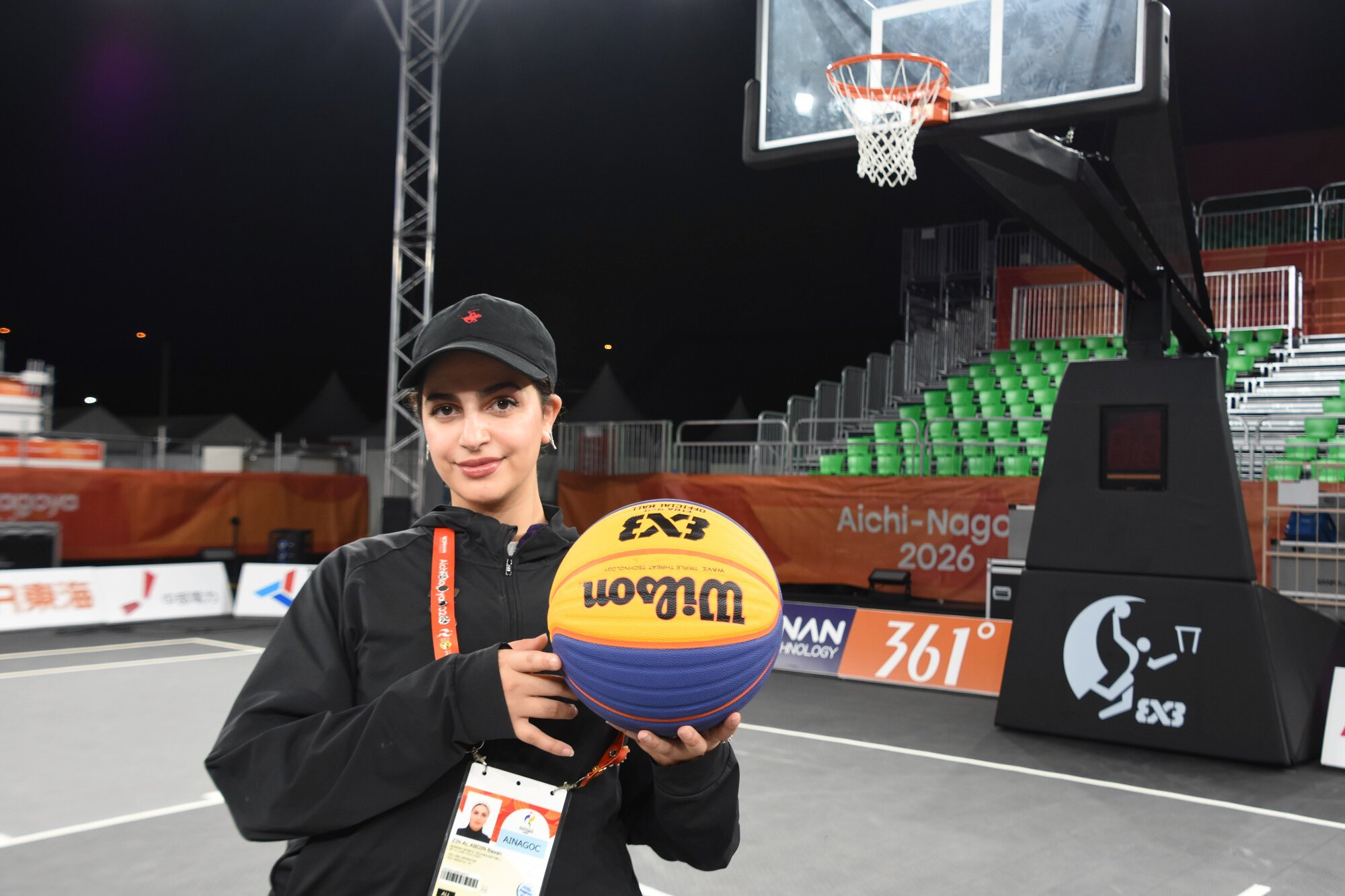 3人制バスケ｢3×3｣のスタッフとして活躍したバーヤン･ゼイン･アル･アピディンさん=2026年9月25日午後9時33分、名古屋市港区、山下寛久撮影